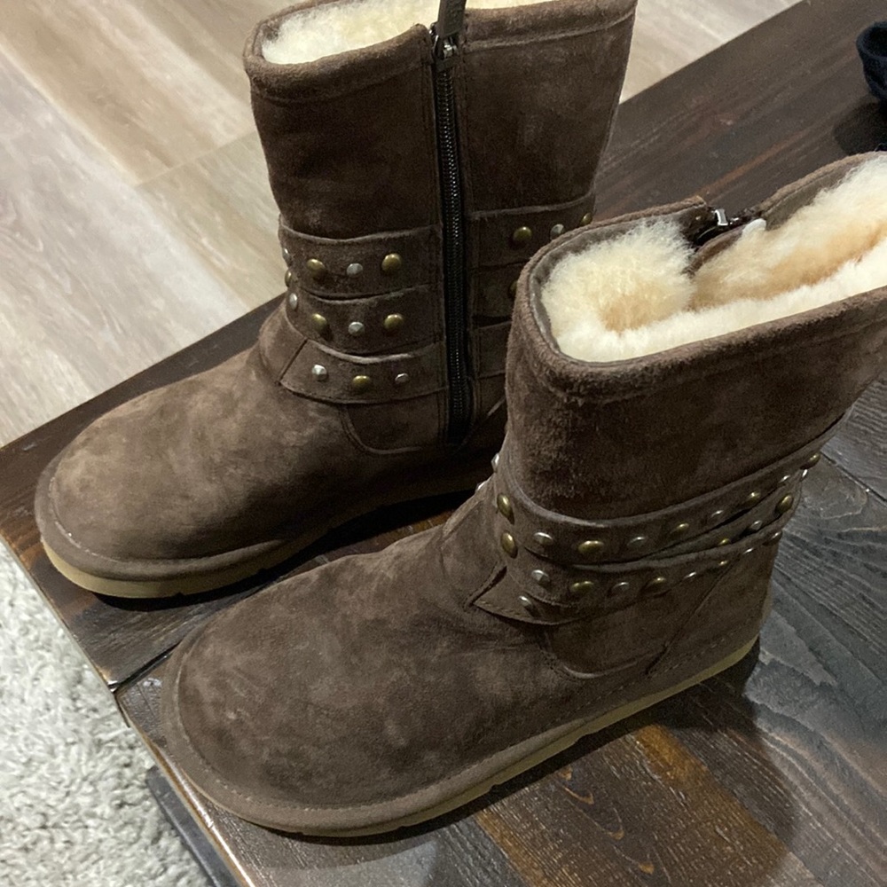 Womens New Uggs size 6